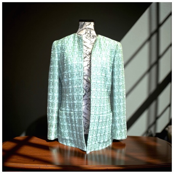 Carlisle Two-Piece Textured Suit – Mint Green Jacket & Skirt | Classic Luxury - Picture 4 of 15